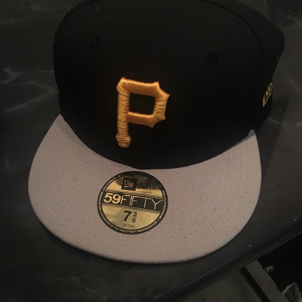 Pittsburgh Pirates New Era fitted hat.